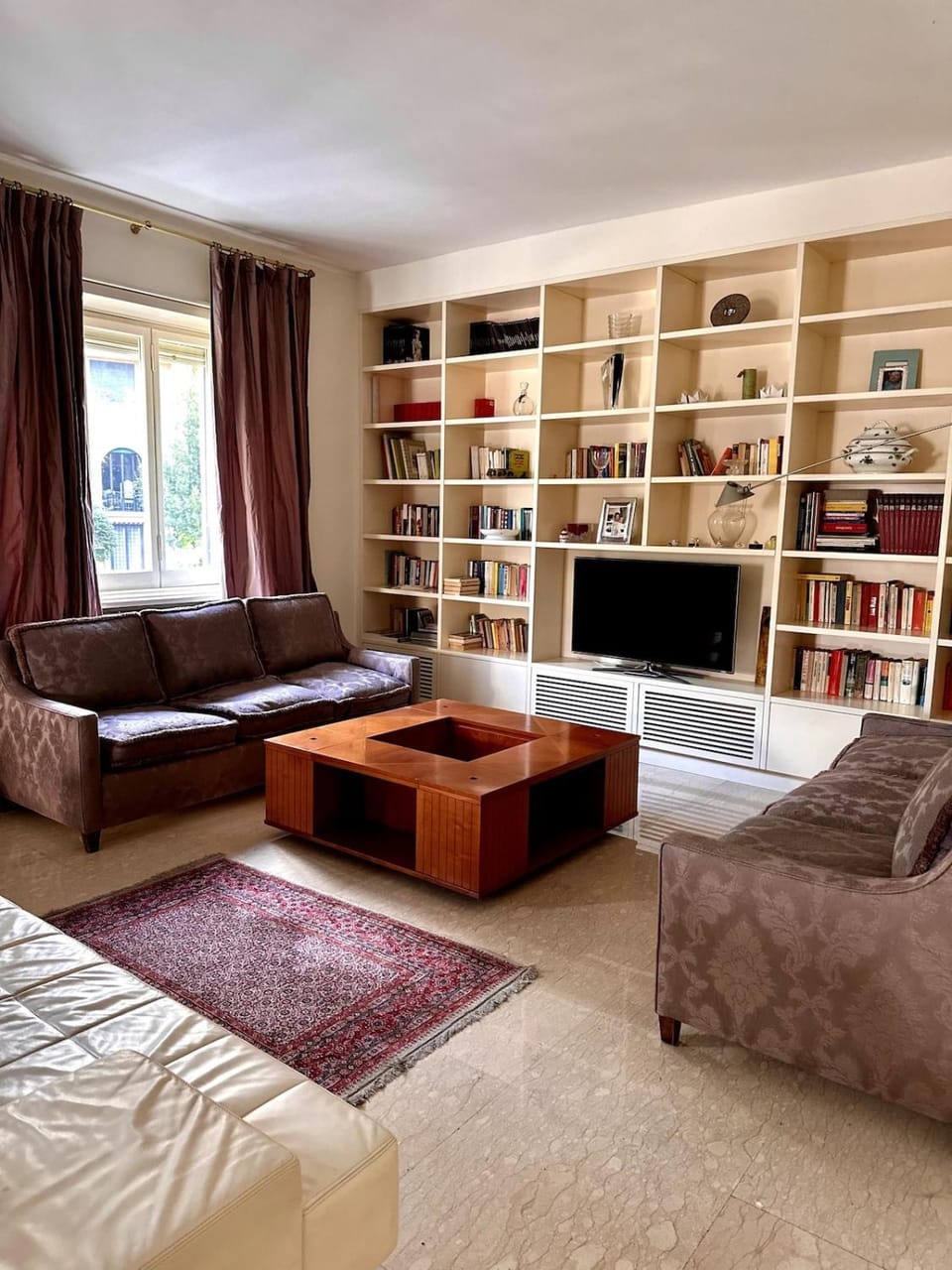 Communal lounge/ TV room