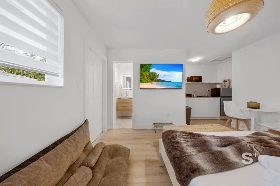 Bed, TV and multimedia