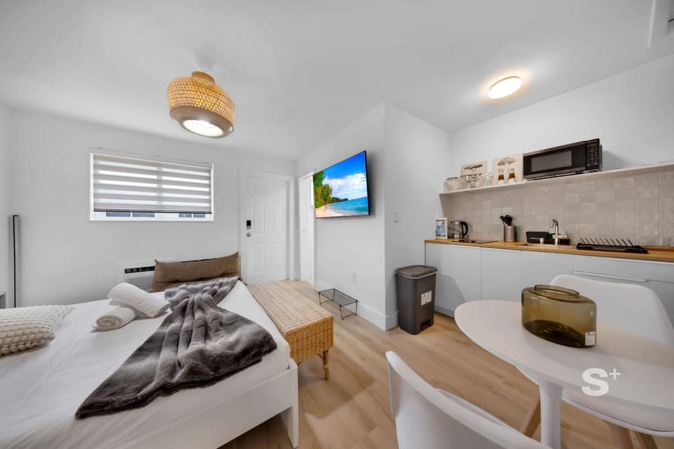 Bed, TV and multimedia, Kitchen or kitchenette
