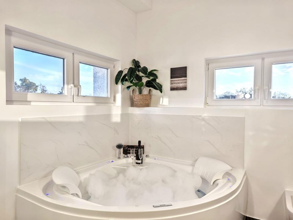 Hot Tub, Bathroom, Bath