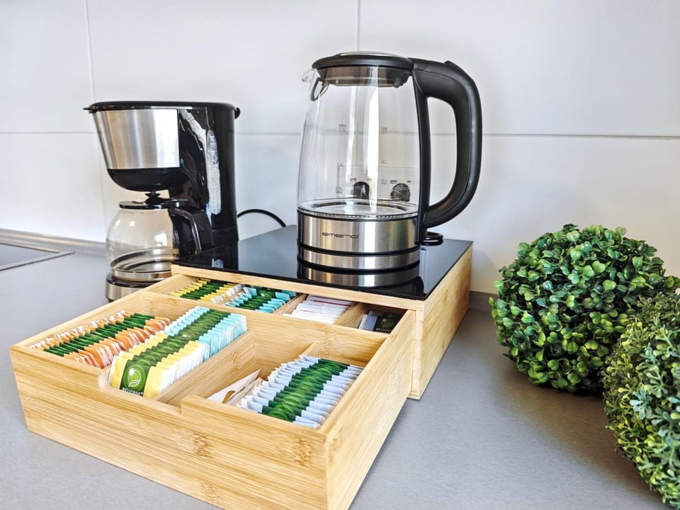 Coffee/tea facilities, Kitchen or kitchenette