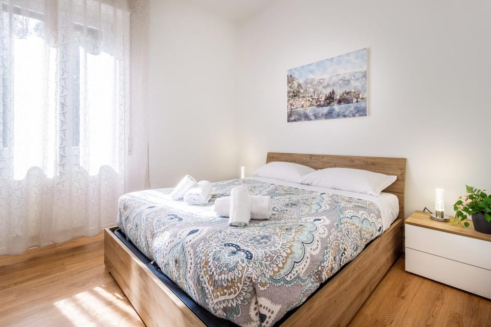 Silk & Sunset - City and Lake View with parking House in Como