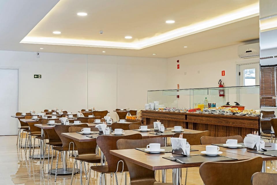 Restaurant/places to eat, Buffet breakfast