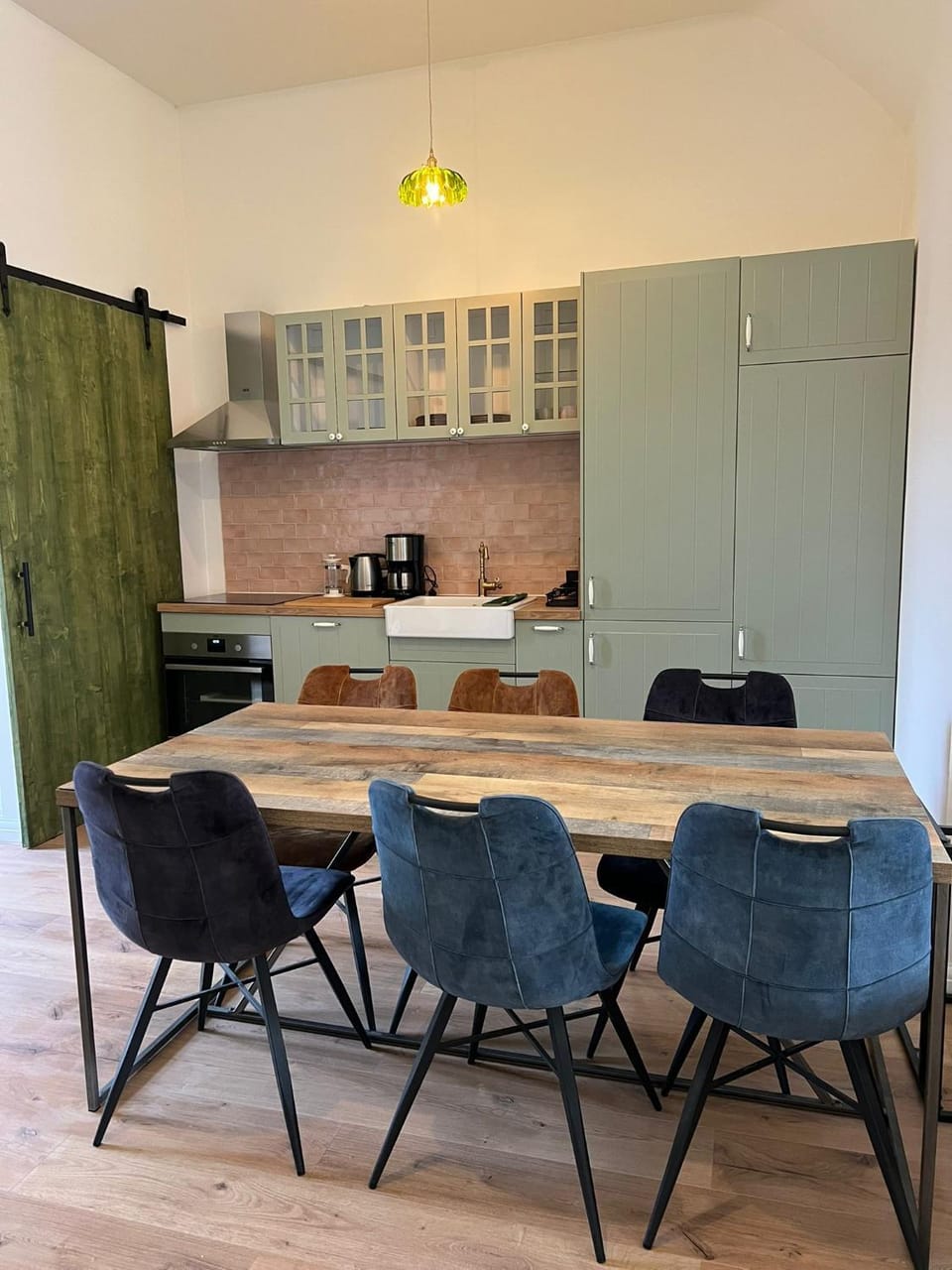 Kitchen or kitchenette, Dining area, oven, stove