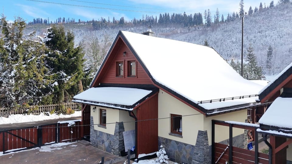 Property building, Day, Natural landscape, Winter, Mountain view