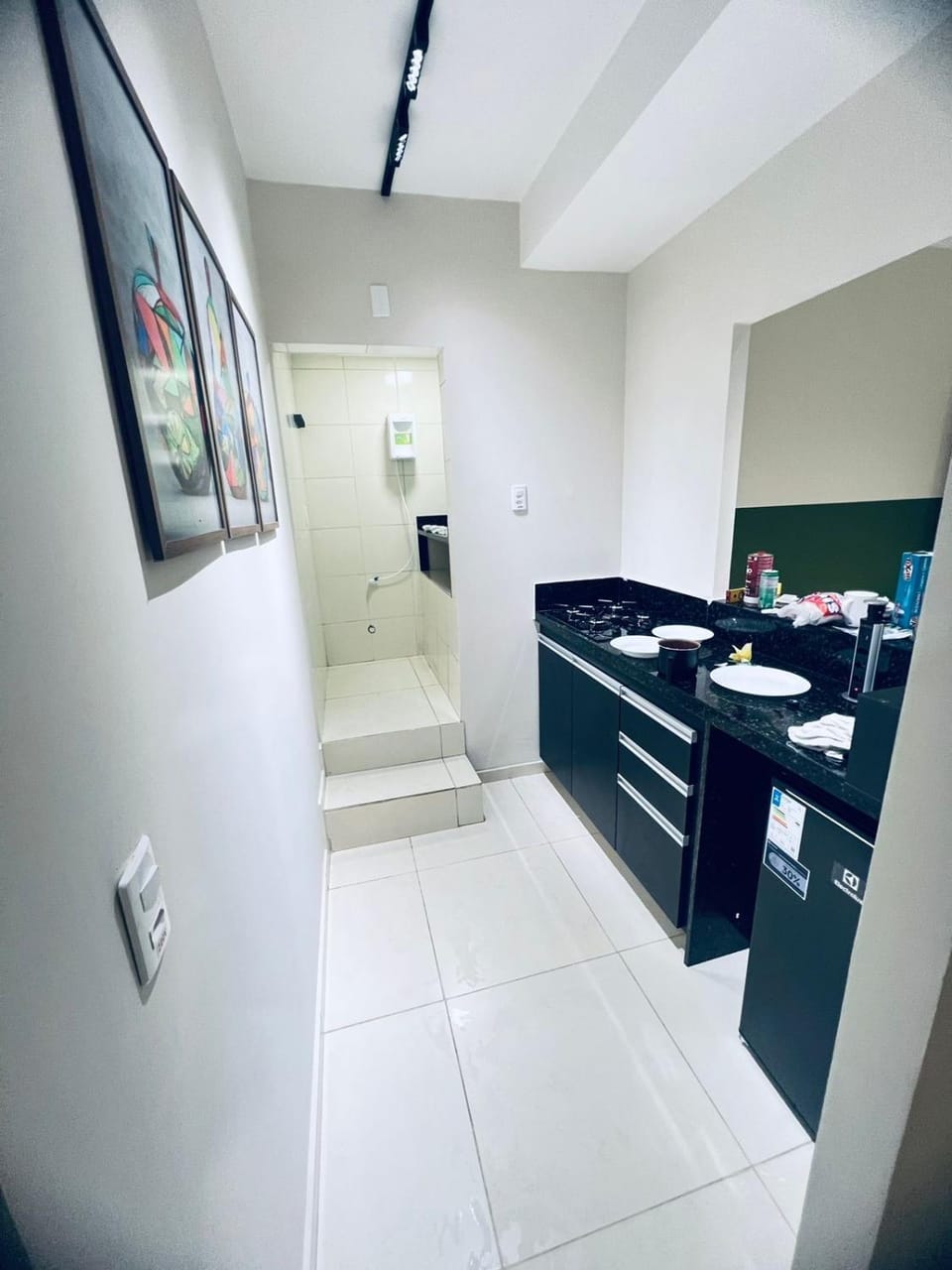 Kitchen or kitchenette, minibar