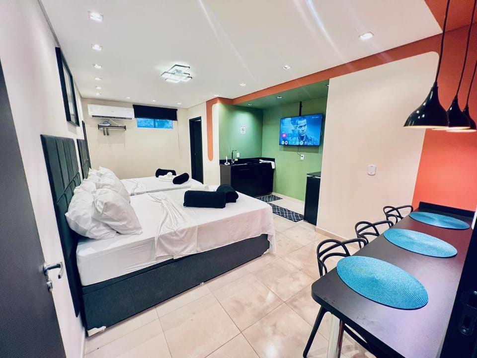 Bed, TV and multimedia, Kitchen or kitchenette, Photo of the whole room, Bedroom, air conditioner