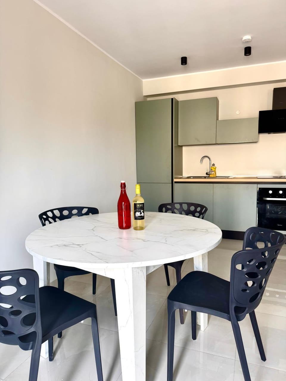Kitchen or kitchenette, Living room, Seating area, Dining area, oven, stove