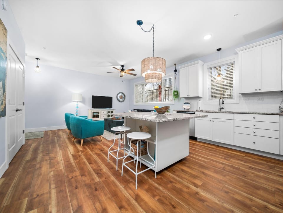 The Heart of TC 2BDR Ground Floor Condo in Downtown TC 2846 House in Traverse City