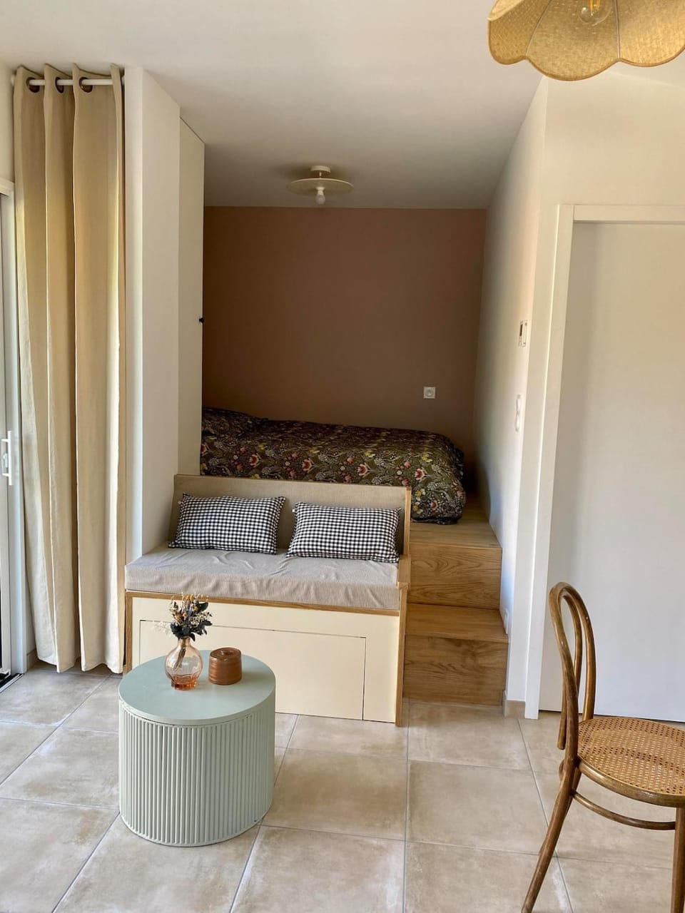 Living room, Photo of the whole room, Bedroom