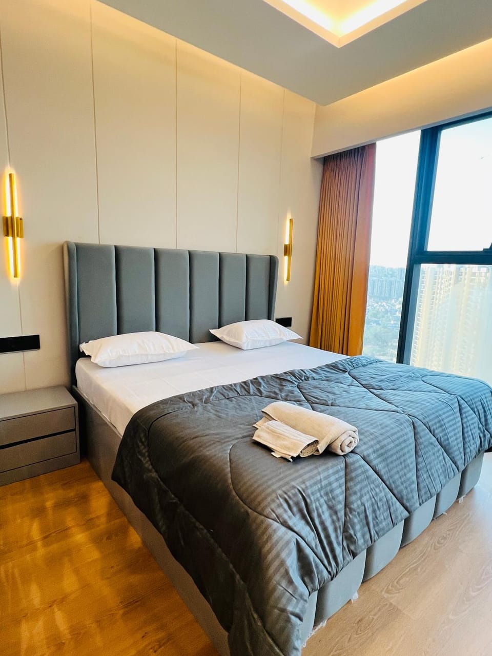 Luxurious Suite with Panoramic glass wall Apartment in Noida