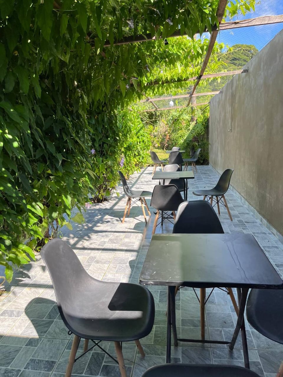 Patio, Day, Garden, Seating area, Dining area, Garden view