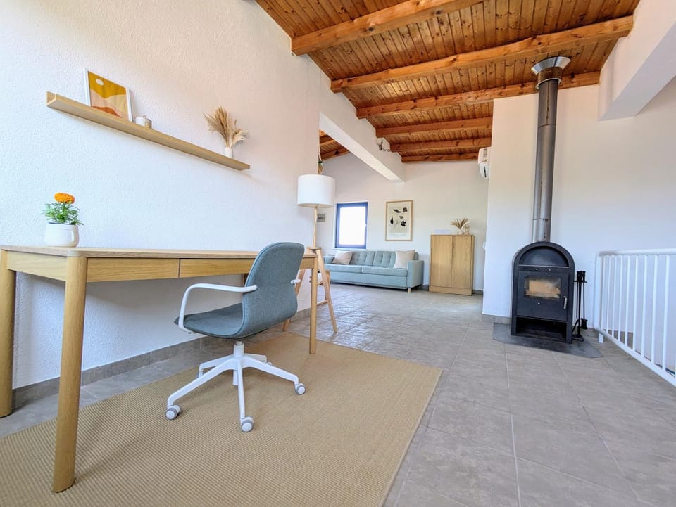Living room, Fitness centre/facilities, Seating area, Sea view, Sunrise, Sunset, internet