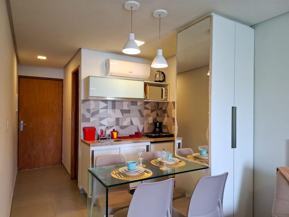 Coffee/tea facilities, Kitchen or kitchenette, Dining area