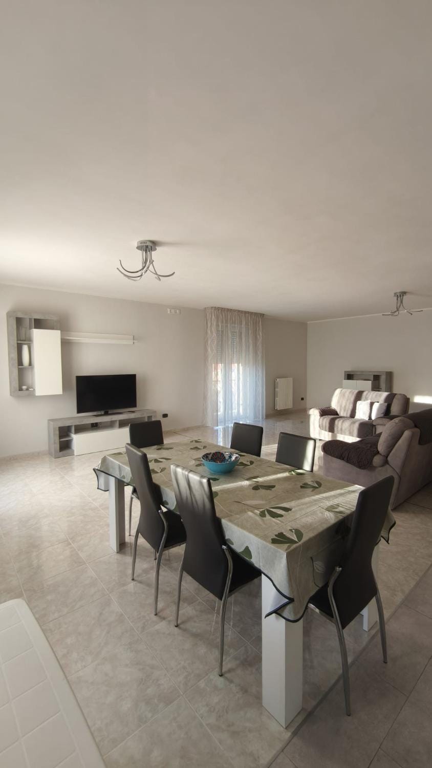 Communal lounge/ TV room, TV and multimedia, Living room, Dining area