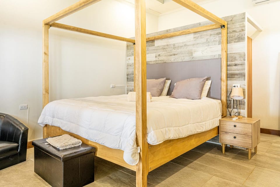 Bed, Photo of the whole room, Bedroom, air conditioner
