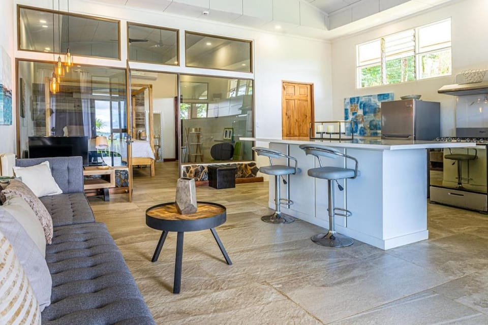 TV and multimedia, Kitchen or kitchenette, Living room, Seating area, Dining area, oven, pet friendly, stove
