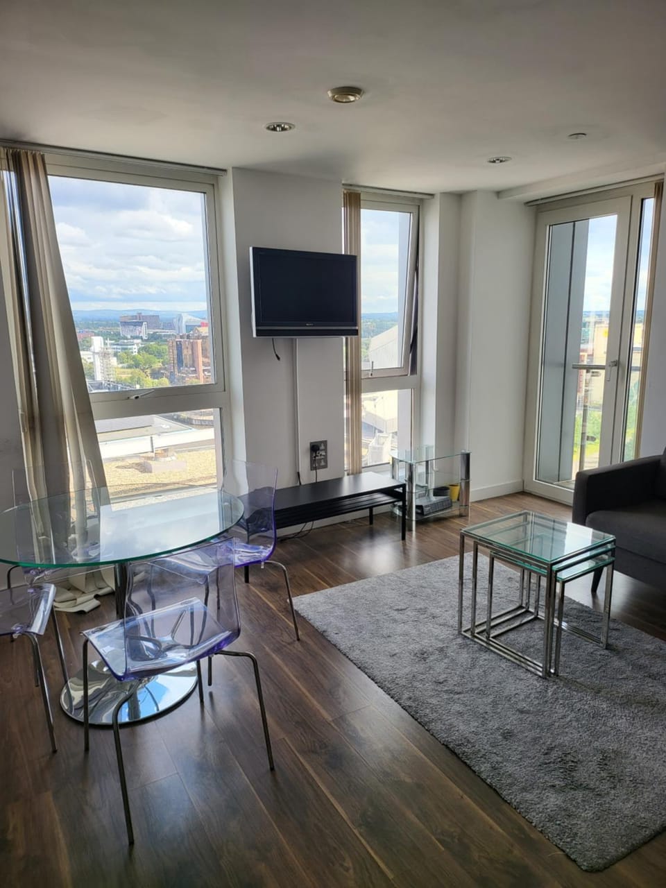 Spectacular private bedroom in 2 bedroom apartment Vacation rental in Salford