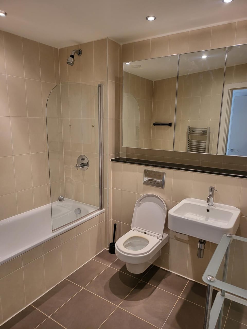 Spectacular private bedroom in 2 bedroom apartment Vacation rental in Salford