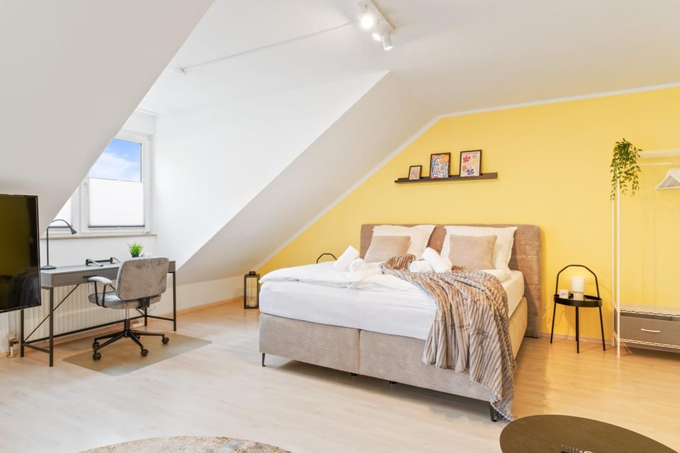 Bed, Photo of the whole room, Bedroom