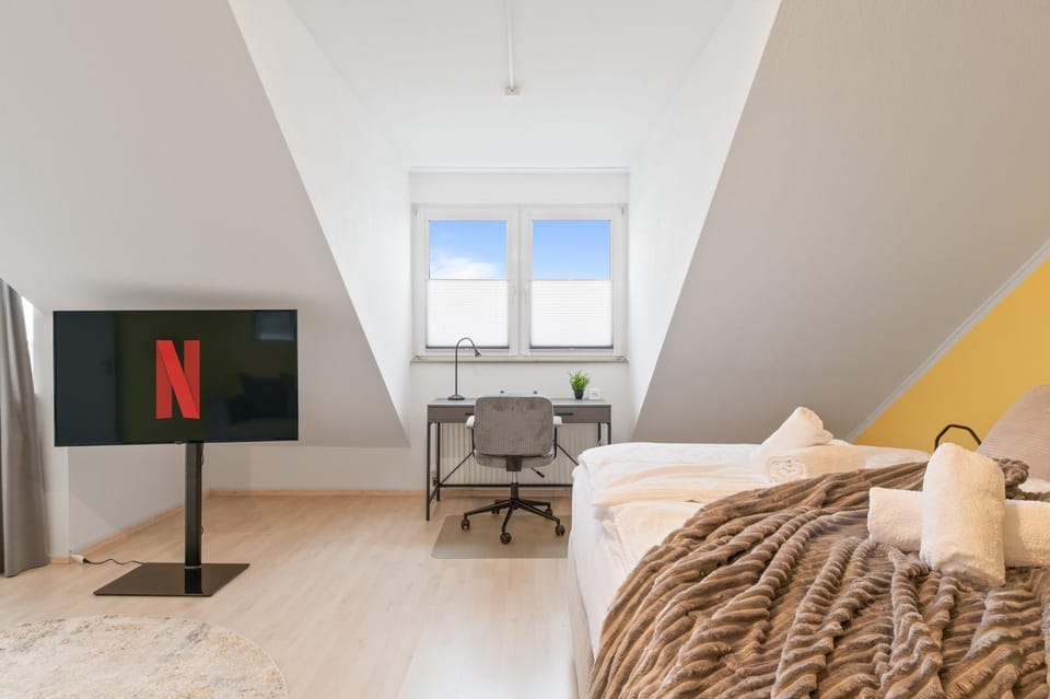 Photo of the whole room, Seating area