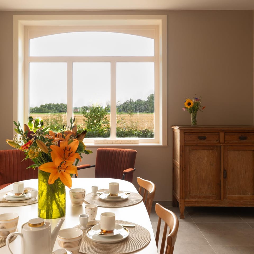 Coffee/tea facilities, Seating area, Dining area, Breakfast