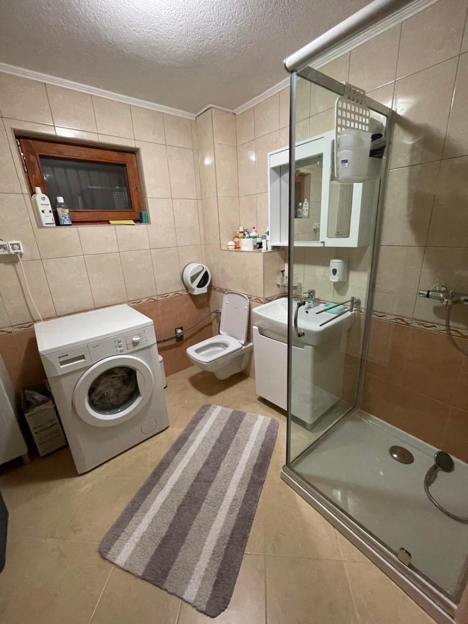 Bathroom, washing machine