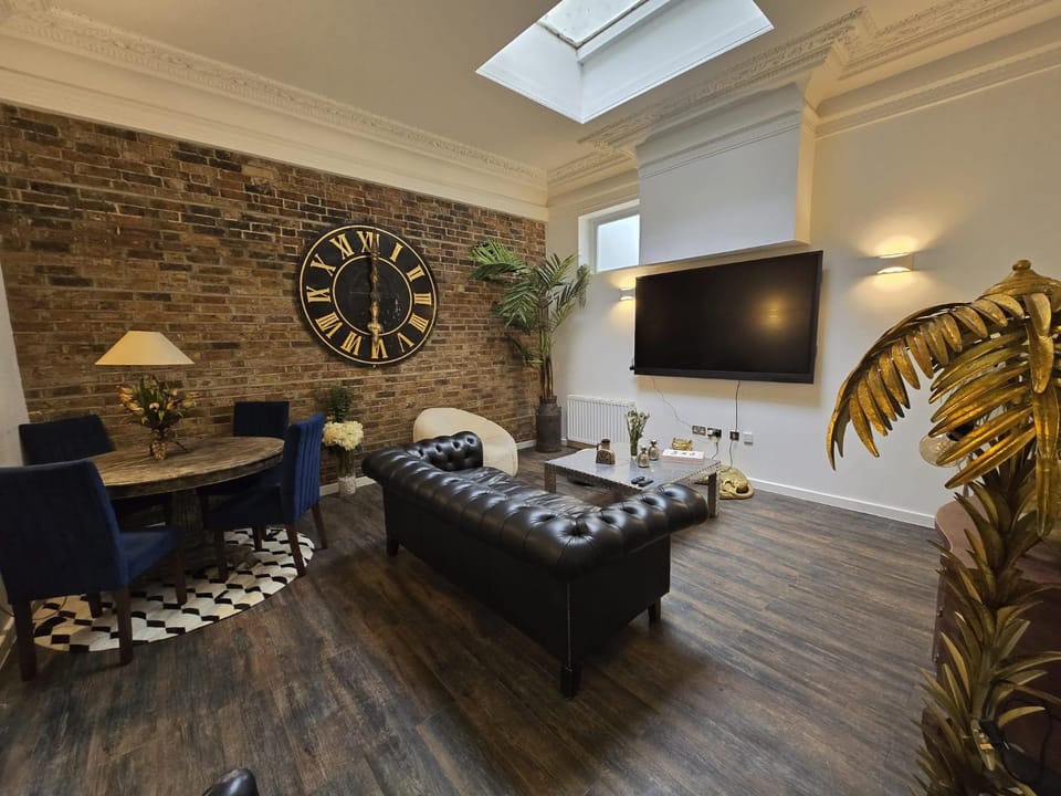 TV and multimedia, Living room, Seating area