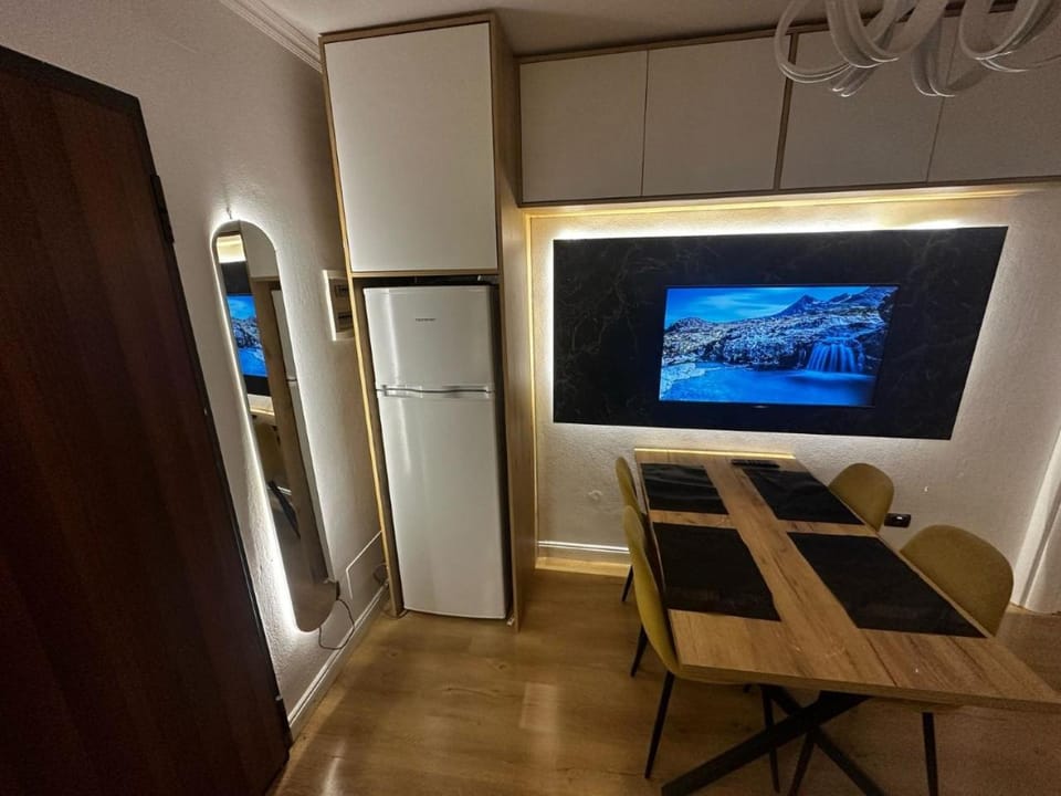 TV and multimedia, Living room, Dining area
