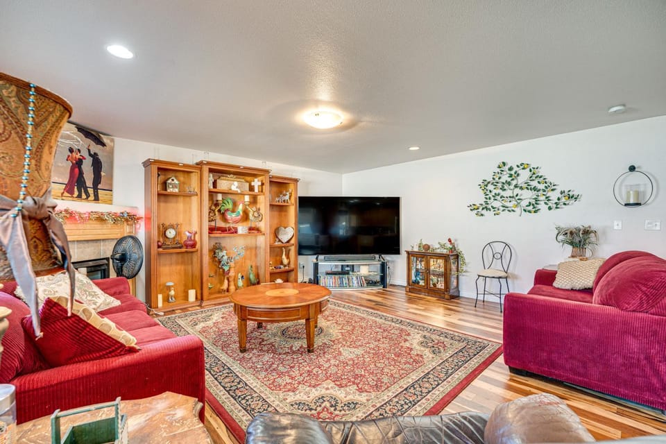 1 Mi to Moses Lake Home with Private Yard and Hot Tub House in Moses Lake