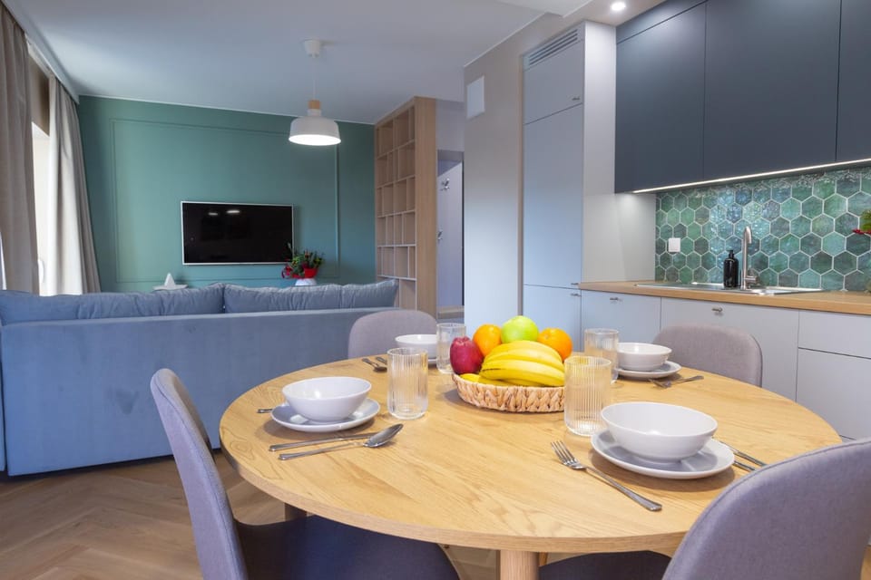 TV and multimedia, Coffee/tea facilities, Kitchen or kitchenette, Living room, Seating area, Dining area
