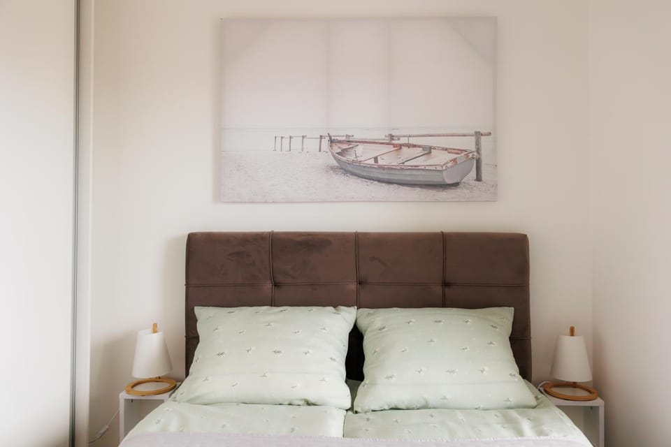 Bed, Decorative detail, Bedroom