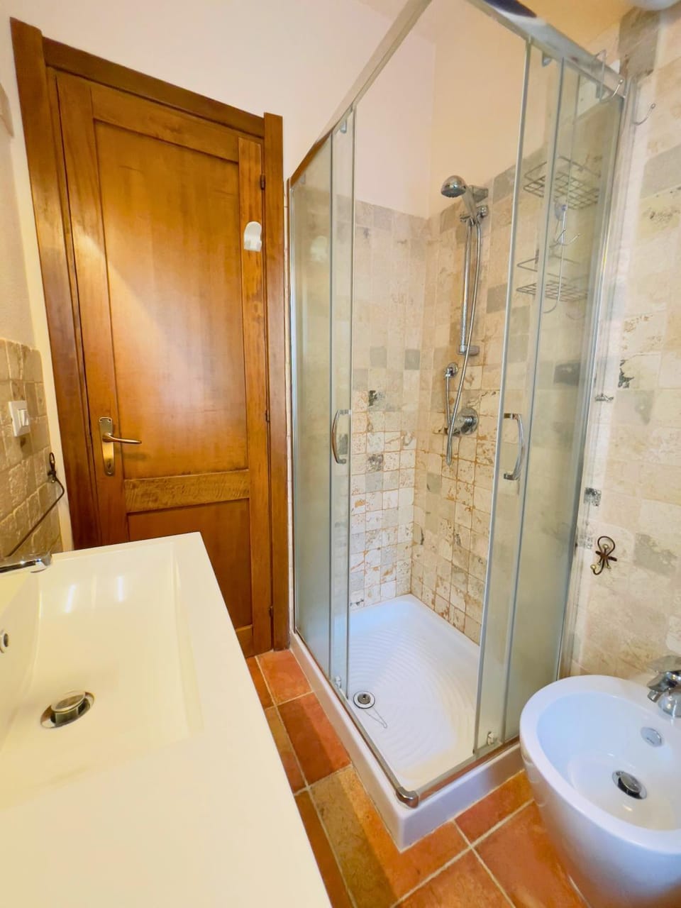 Shower, Toilet, towels