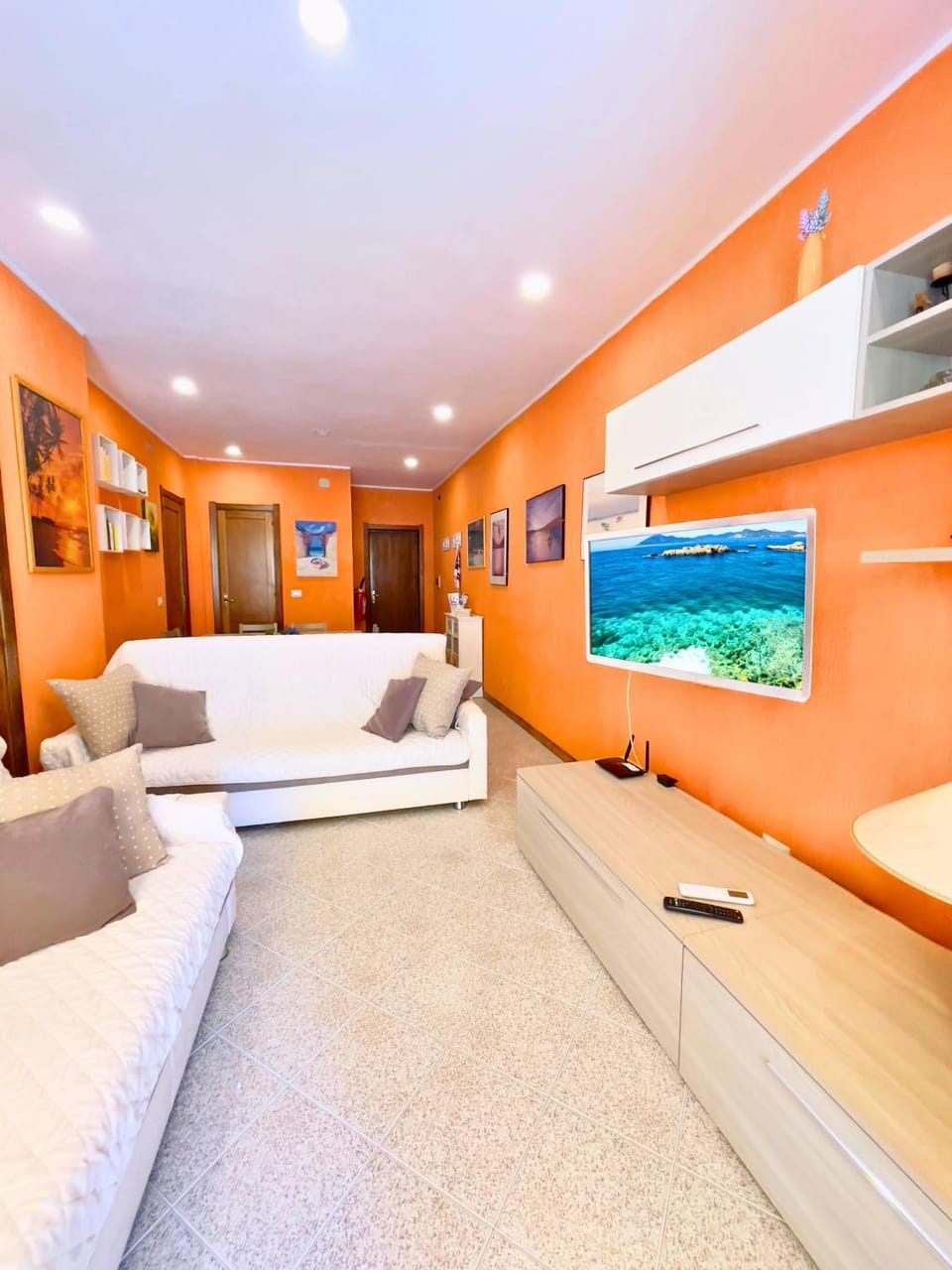 TV and multimedia, Living room, Seating area, Evening entertainment