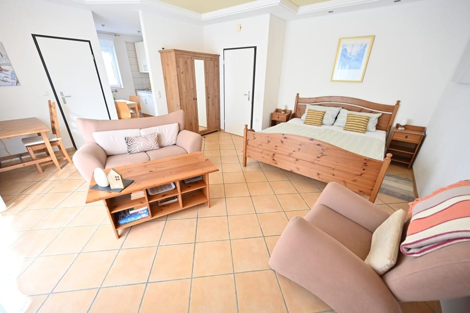 Bed, Photo of the whole room, Seating area, Bedroom