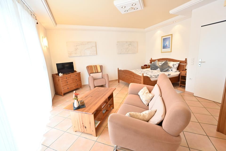 Seating area, Bedroom