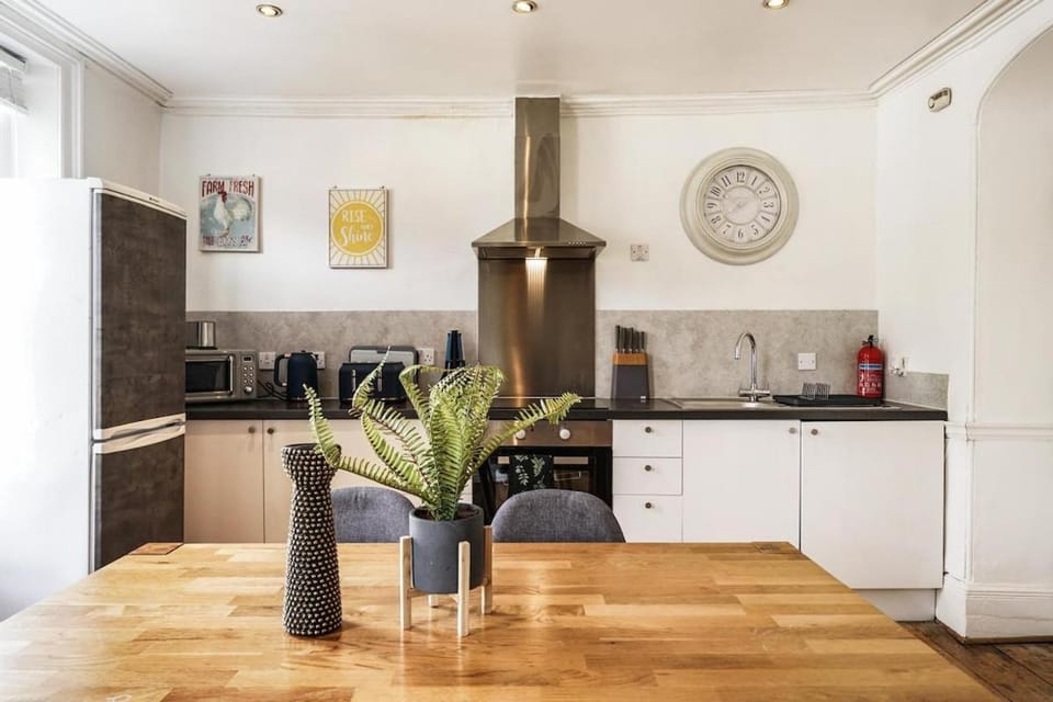 Cosy Central Retreat with Free Parking Apartment in Canterbury