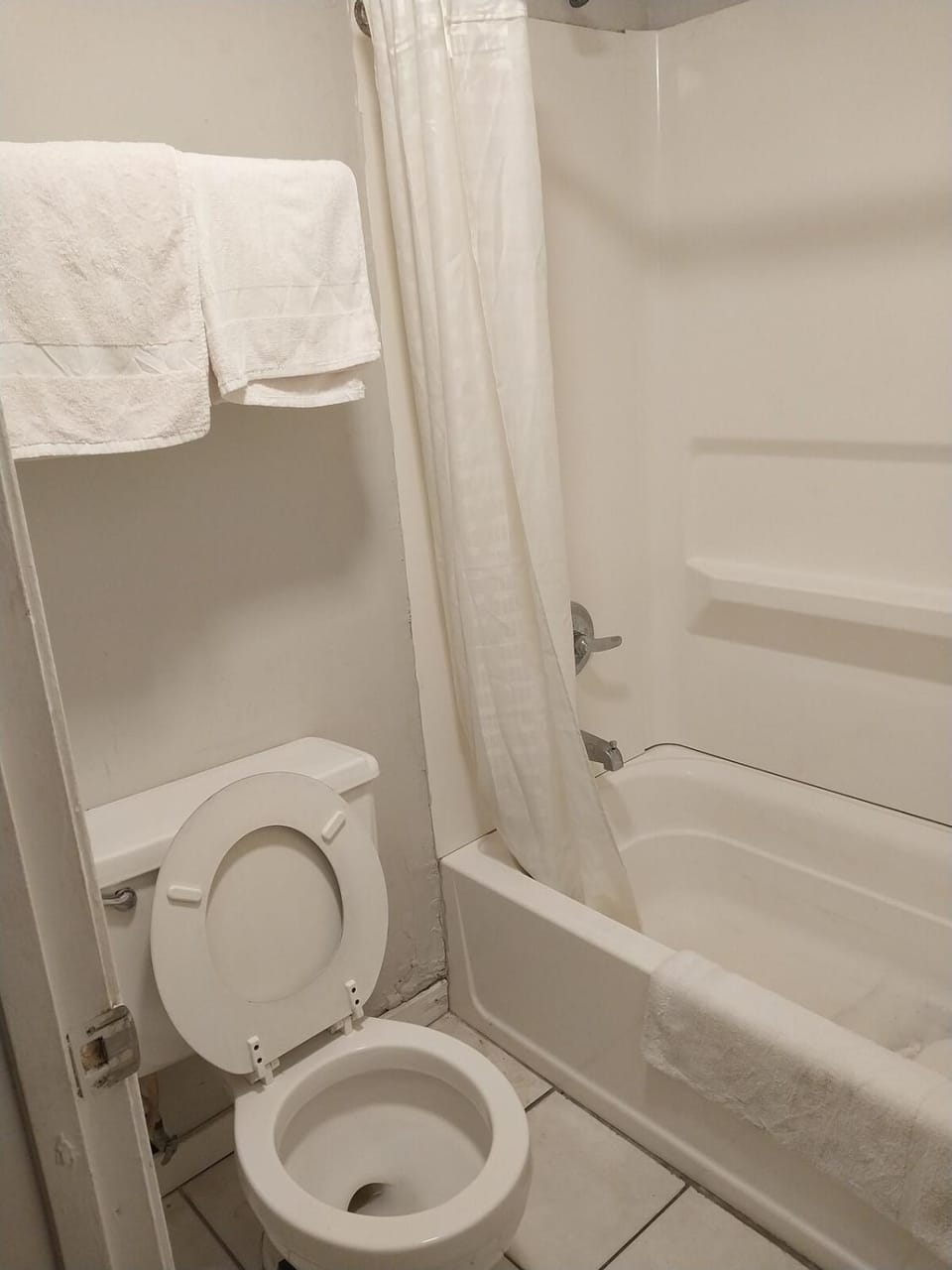 Shower, Toilet, Bathroom, Bath, towels