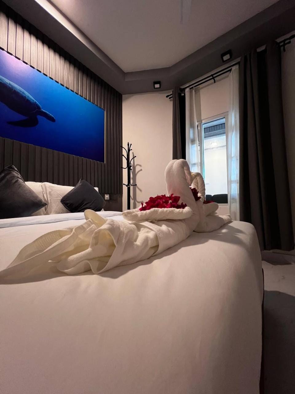Bed, Bathroom, Balcony/Terrace, Photo of the whole room, Beach, Bedroom, Breakfast, towels