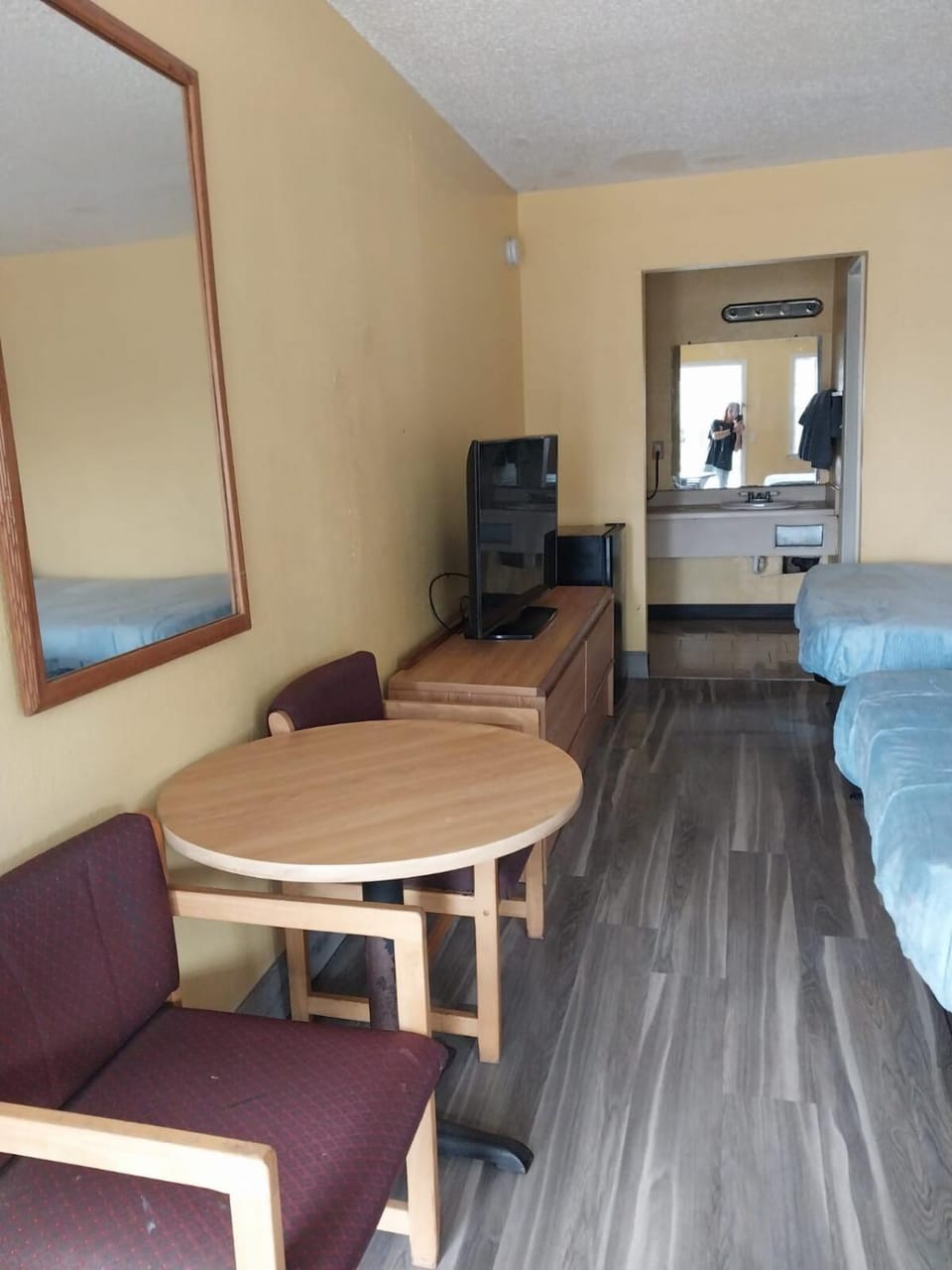 Bed, Seating area