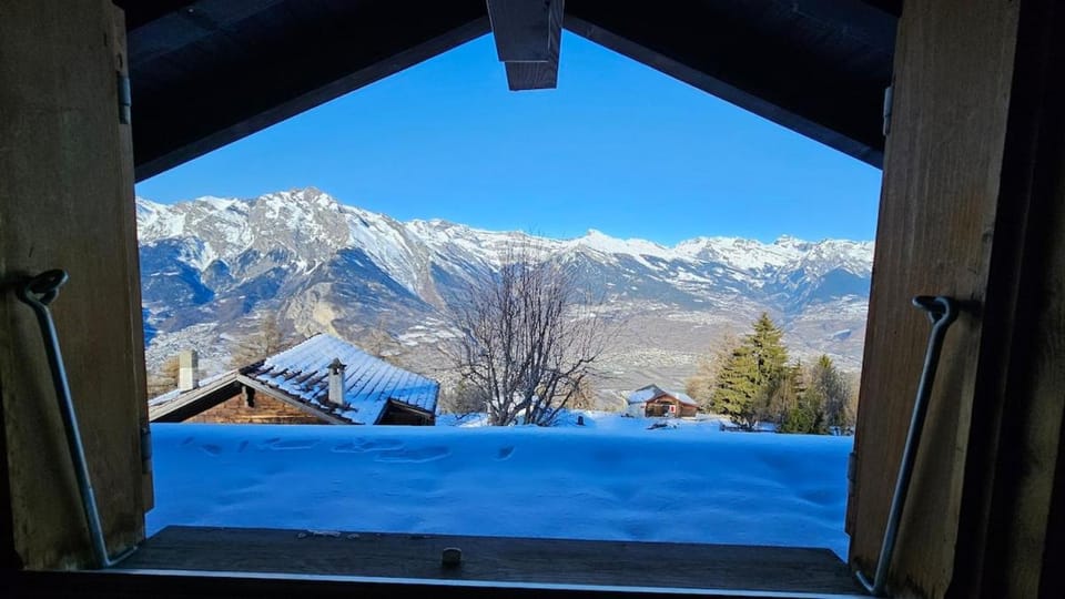 Mayen La Grangette, bulle d'évasion Chalet in Riddes