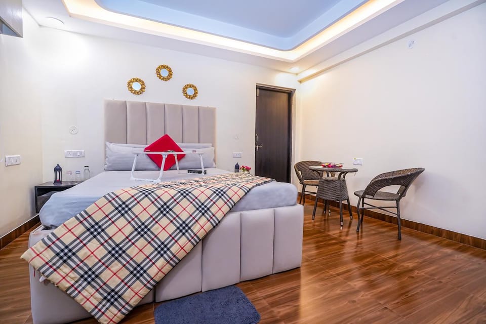 Skylight BnB F203 - 2BHK with pool near Candolim beach Apartment in Candolim