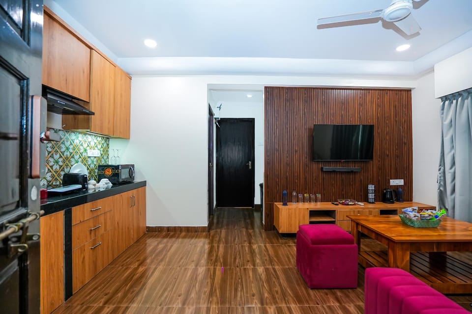 Skylight BnB F203 - 2BHK with pool near Candolim beach Apartment in Candolim