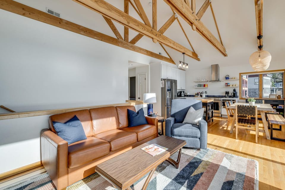 Oceanside Escape w/ Stunning Views: Walk to Beach! House in Oregon