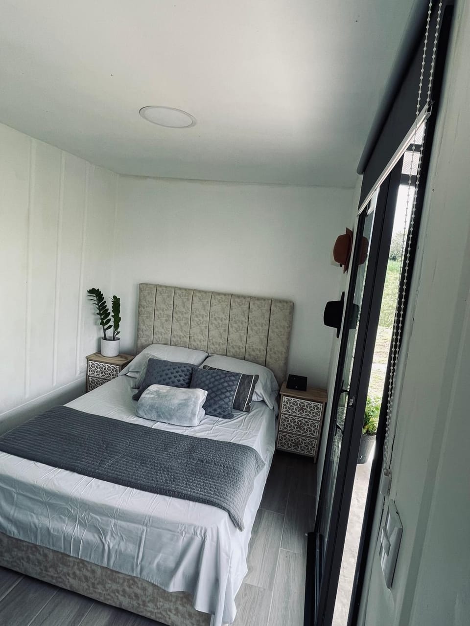 Kèbi Container Home near Blue Falls Apartment in Alajuela Province
