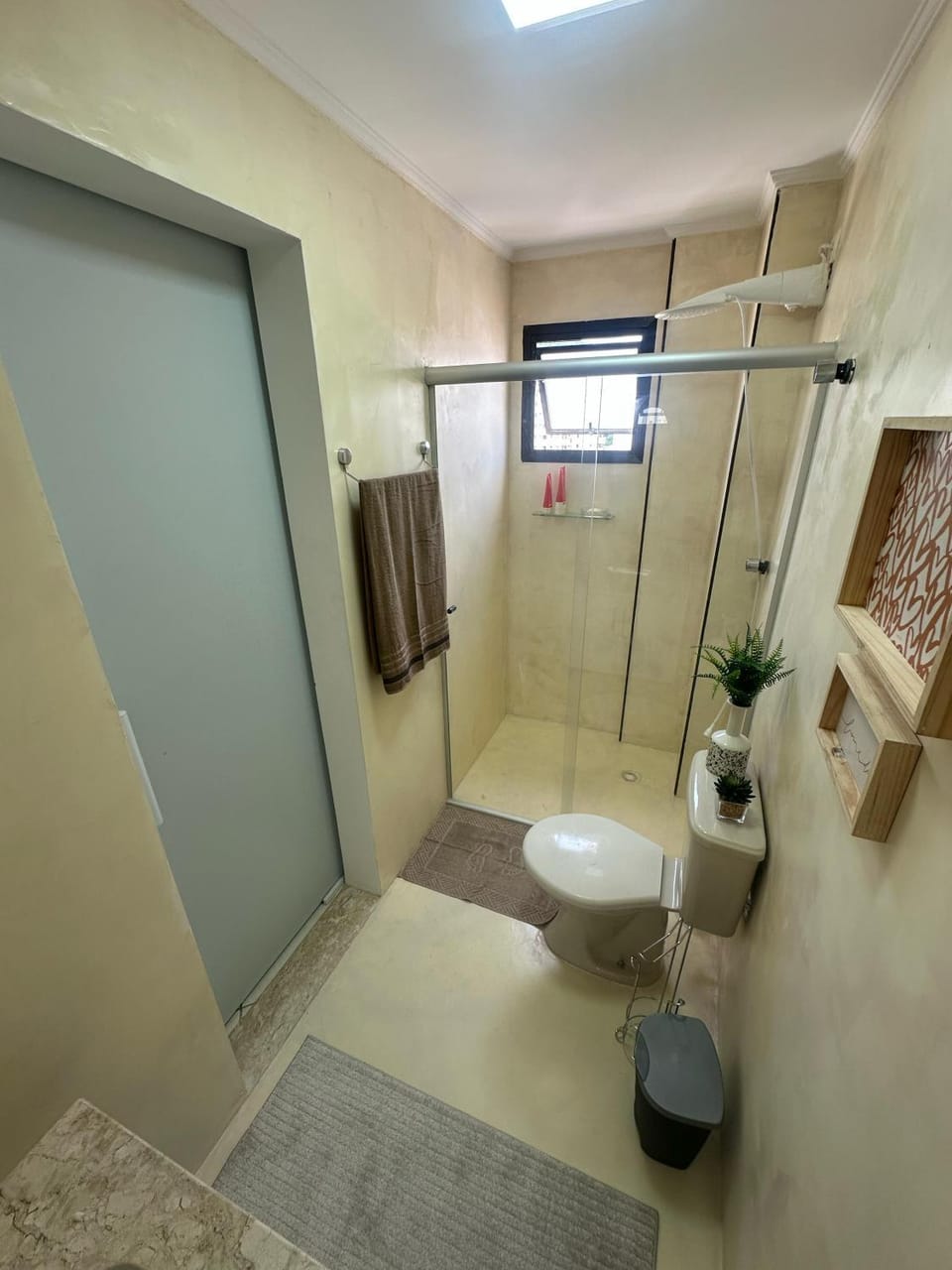 Shower, Toilet, Bathroom, towels