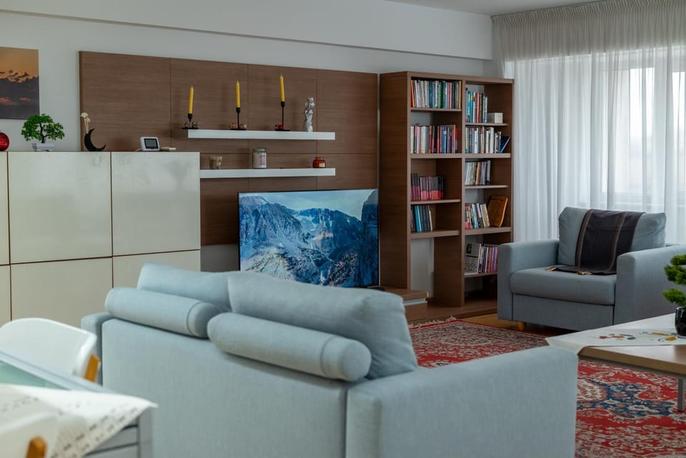 Petra's Skyline Apartment in Romania