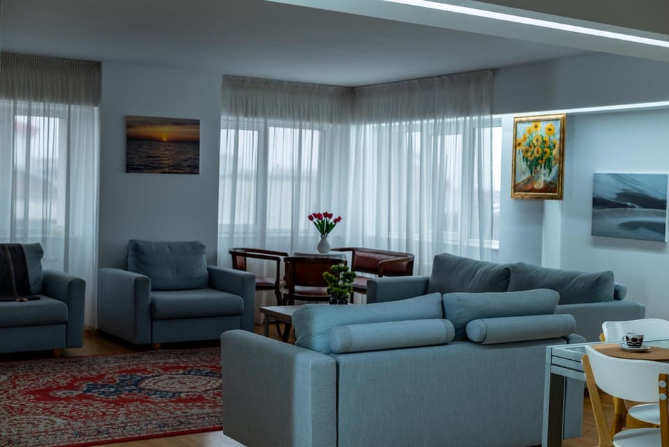 Petra's Skyline Apartment in Romania