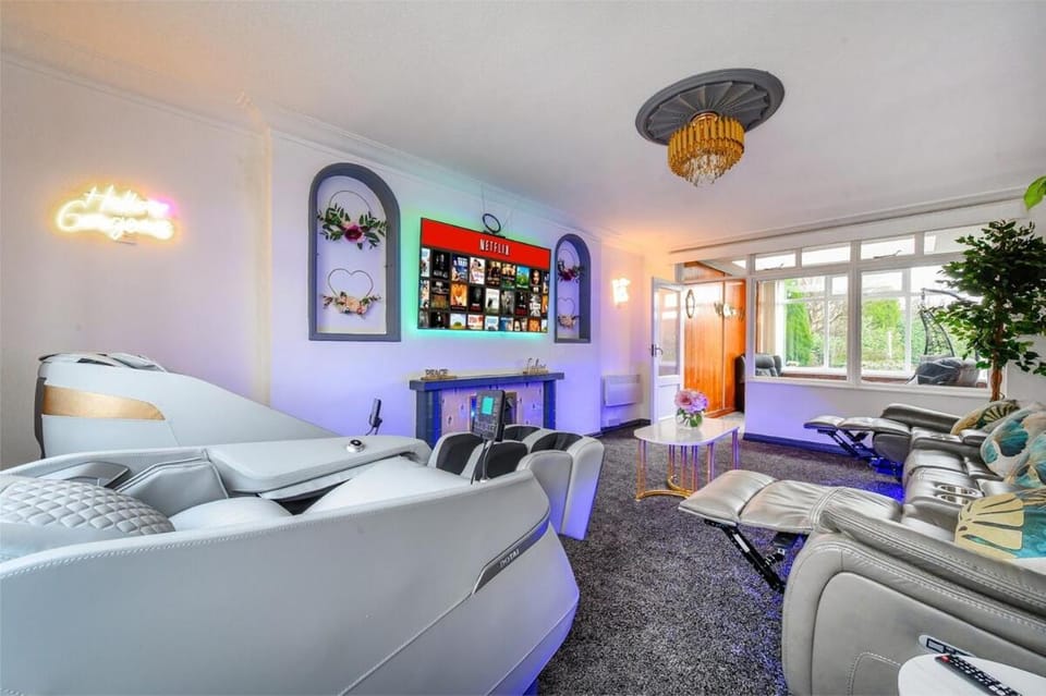 Communal lounge/ TV room, TV and multimedia, Living room, Photo of the whole room, Seating area, Evening entertainment