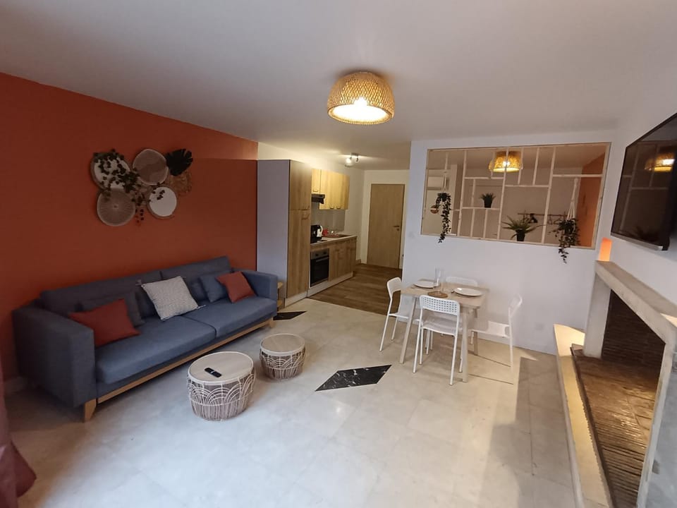 Living room, Dining area